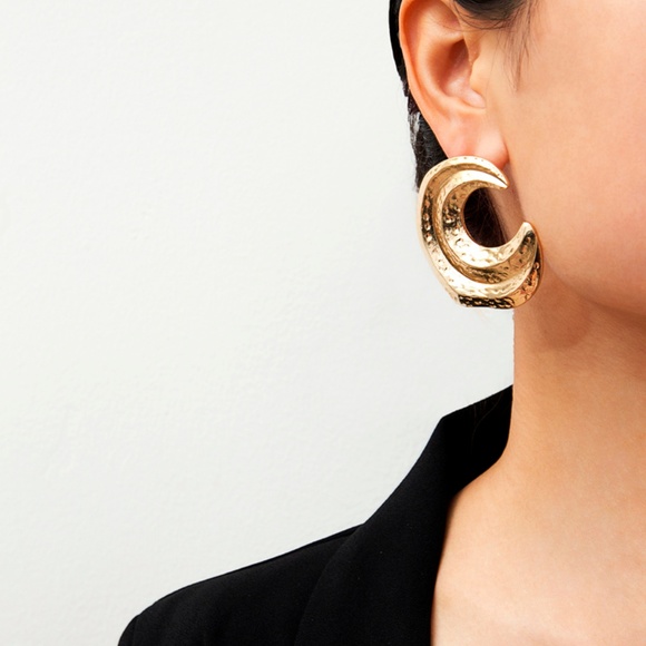Unique Design//Moon Hoop Earrings GOLD SILVER - Picture 6 of 7